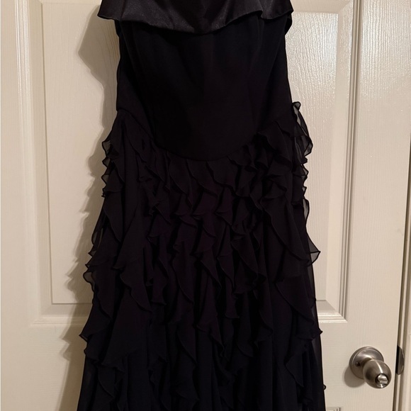 White House Black Market Elegant Black Ruffled Evening Dress - Picture 1 of 6